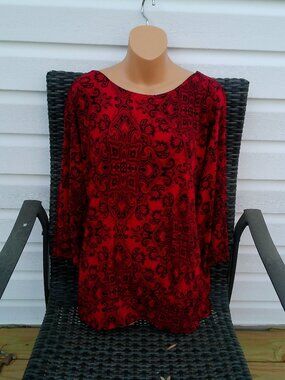 TRAVELERS BY CHICOS SIZE 2 RED AND BLACK